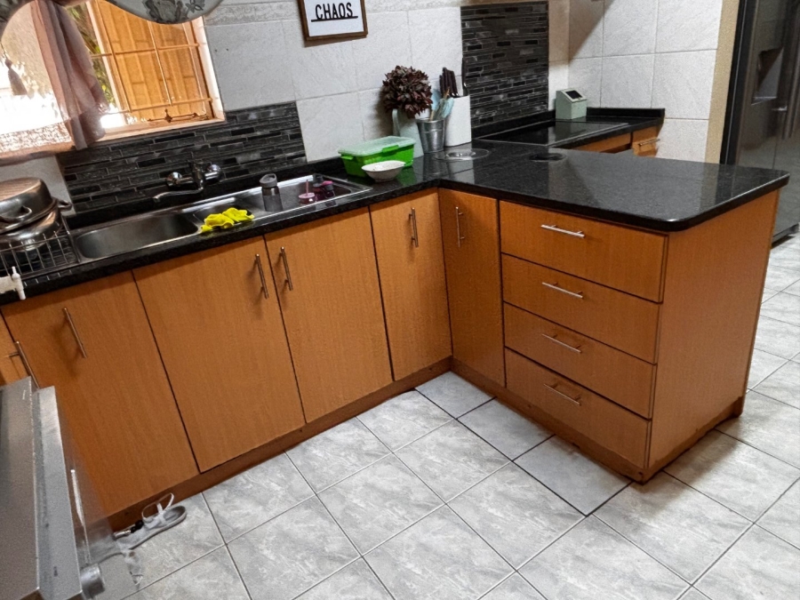 7 Bedroom Property for Sale in Flamwood North West